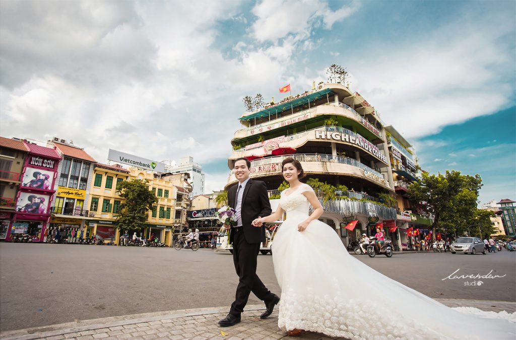 Ảnh cưới chụp đẹp giữa lòng thủ đô Hà Nội- địa điểm HighLand coffe