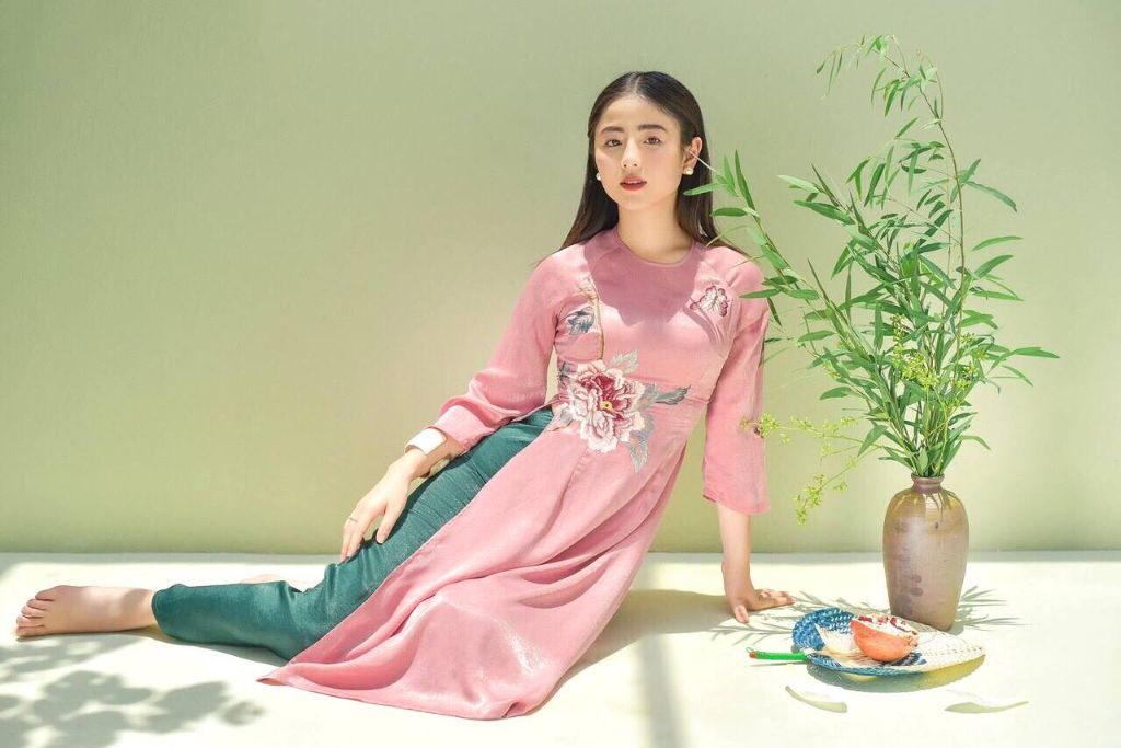 Thuê áo dài chụp ảnh Tết ở Hà Nội giá rẻ và đẹp