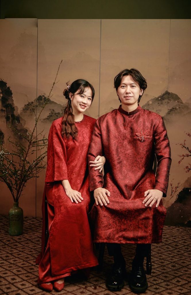 Gợi ý cách tạo dáng chụp ảnh áo dài cho nam, nữ, cặp đôi, gia đình đơn giản mà vẫn đẹp update 2026-2027