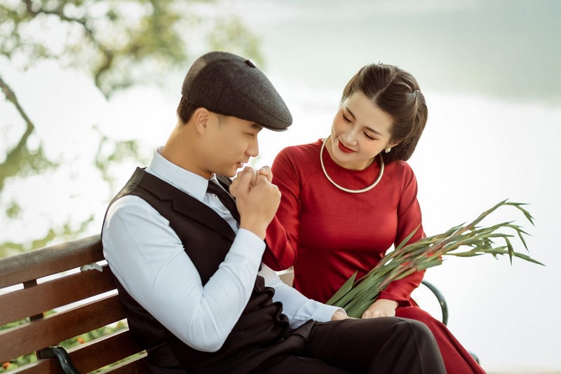 Gợi ý cách tạo dáng chụp ảnh áo dài cho nam, nữ, cặp đôi, gia đình đơn giản mà vẫn đẹp update 2026-2027