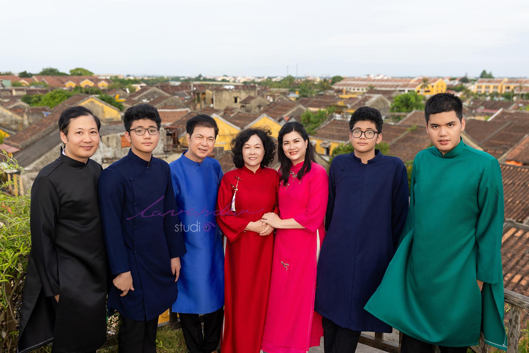 Giá dịch vụ chụp ảnh gia đình với áo dài ở Hội an của Lavender studio
