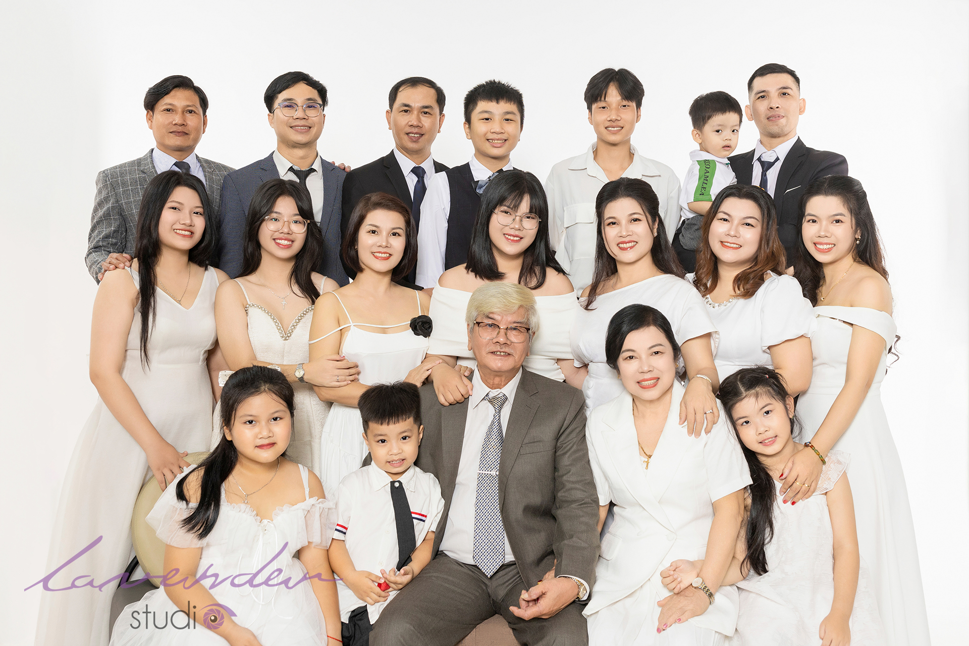 Giá dịch vụ chụp ảnh gia đình ở Hà Nội