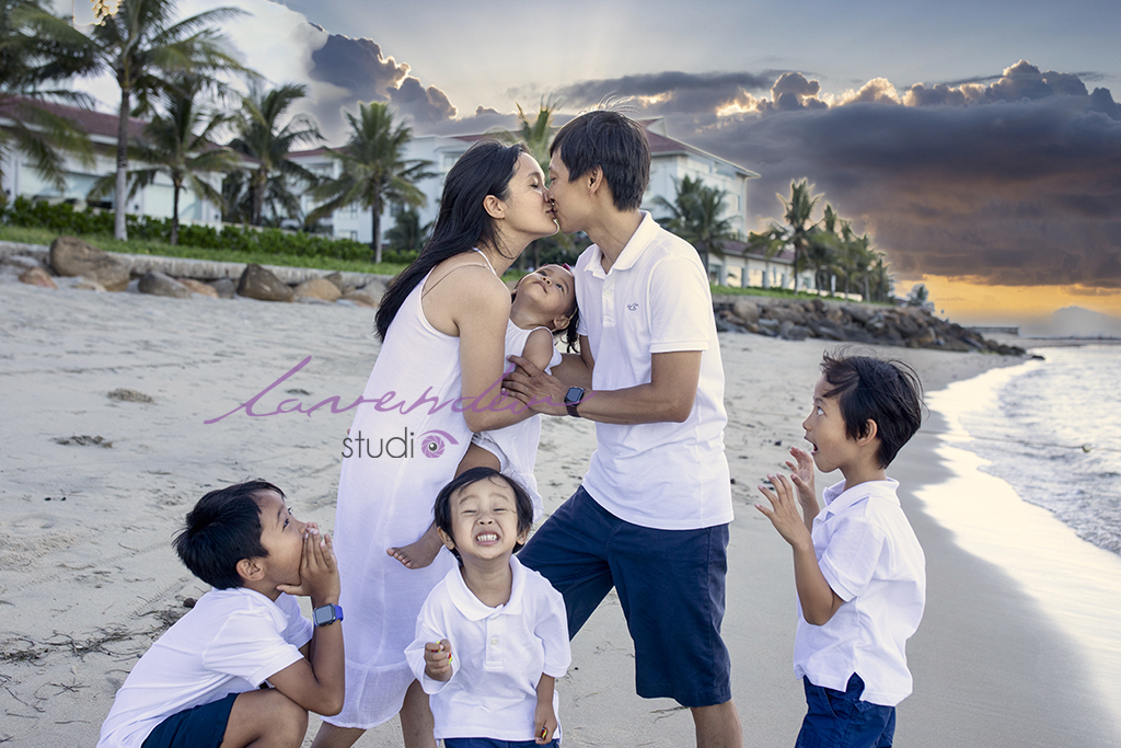 Studio chụp ảnh gia đình đẹp ở biển Đà Nẵng