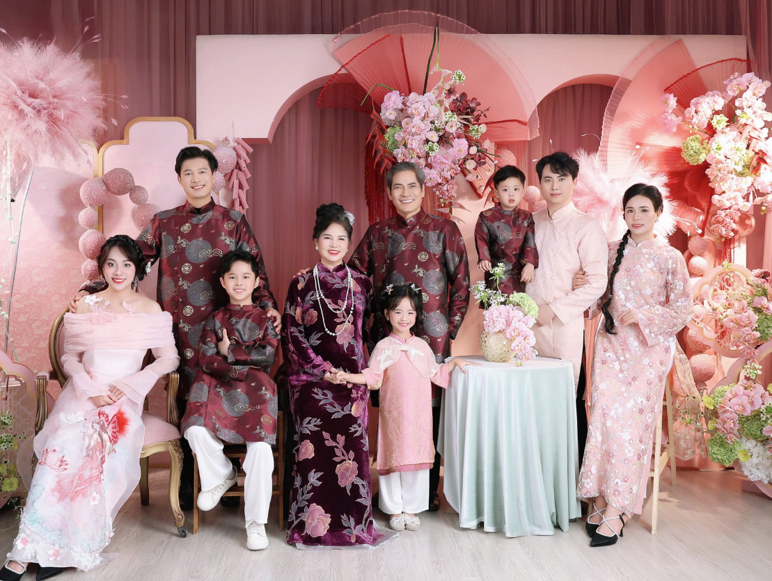 Hướng dẫn tạo dáng chụp áo dài cùng gia đình dịp Tết đẹp Hướng dẫn tạo dáng chụp áo dài cùng gia đình dịp Tết đẹp