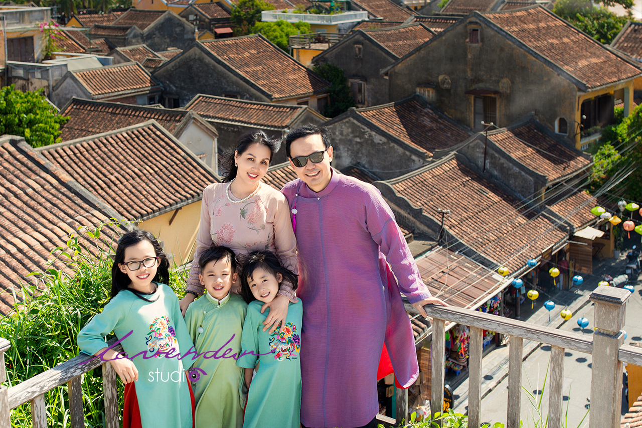 Báo giá chụp ảnh gia đình du lịch với trang phục áo dài ở Hội An