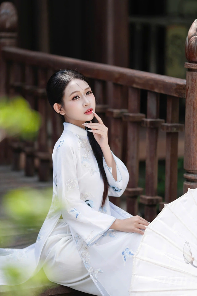 Tạo Dáng Chụp Ảnh Áo Dài Cho Nam và Nữ Tết 2026 - 2027: Đơn Giản Mà Cuốn Hút