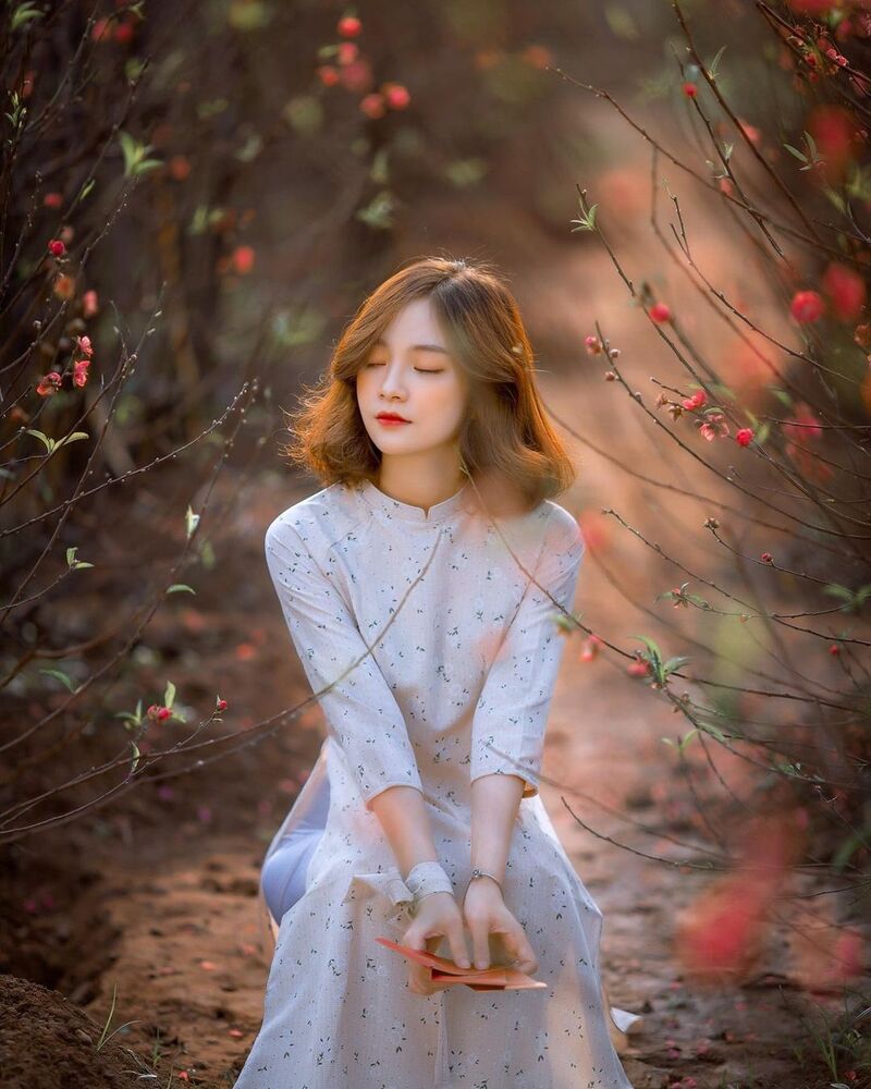 Gợi ý cách tạo dáng chụp ảnh áo dài cho nam, nữ, cặp đôi, gia đình đơn giản mà vẫn đẹp update 2026-2027