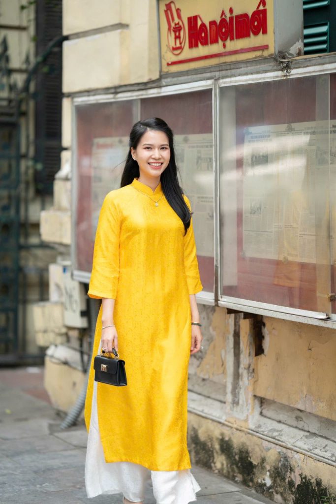 Gợi ý cách tạo dáng chụp ảnh áo dài cho nam, nữ, cặp đôi, gia đình đơn giản mà vẫn đẹp update 2026-2027