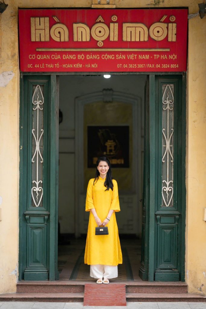 Tạo Dáng Chụp Ảnh Áo Dài Cho Nam và Nữ Tết 2026 - 2027: Đơn Giản Mà Cuốn Hút