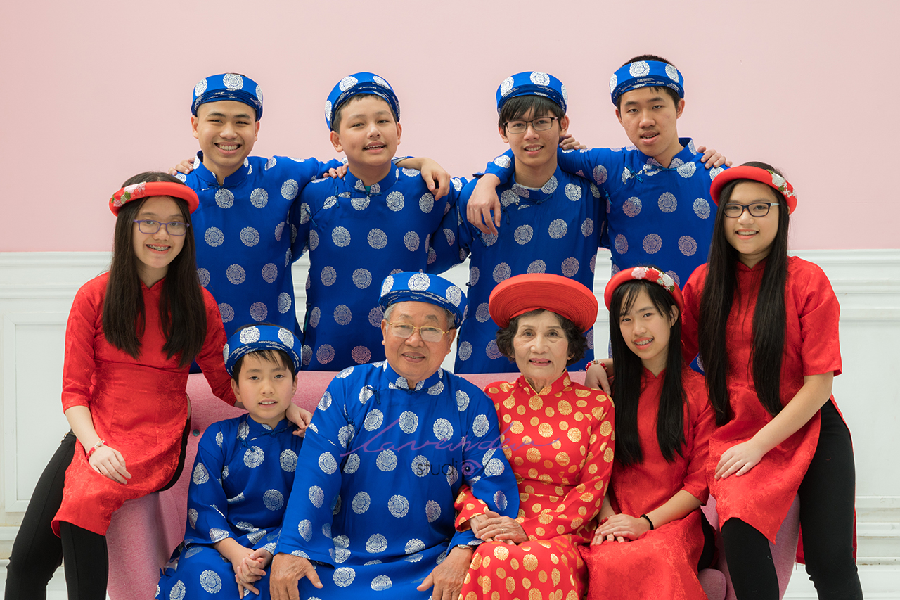 Chụp ảnh áo dài Tết cùng gia đình concept năm 2024