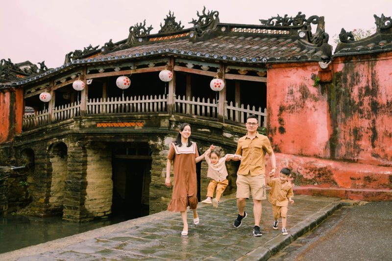 Dịch vụ chụp ảnh áo dài gia đình ở Hội An