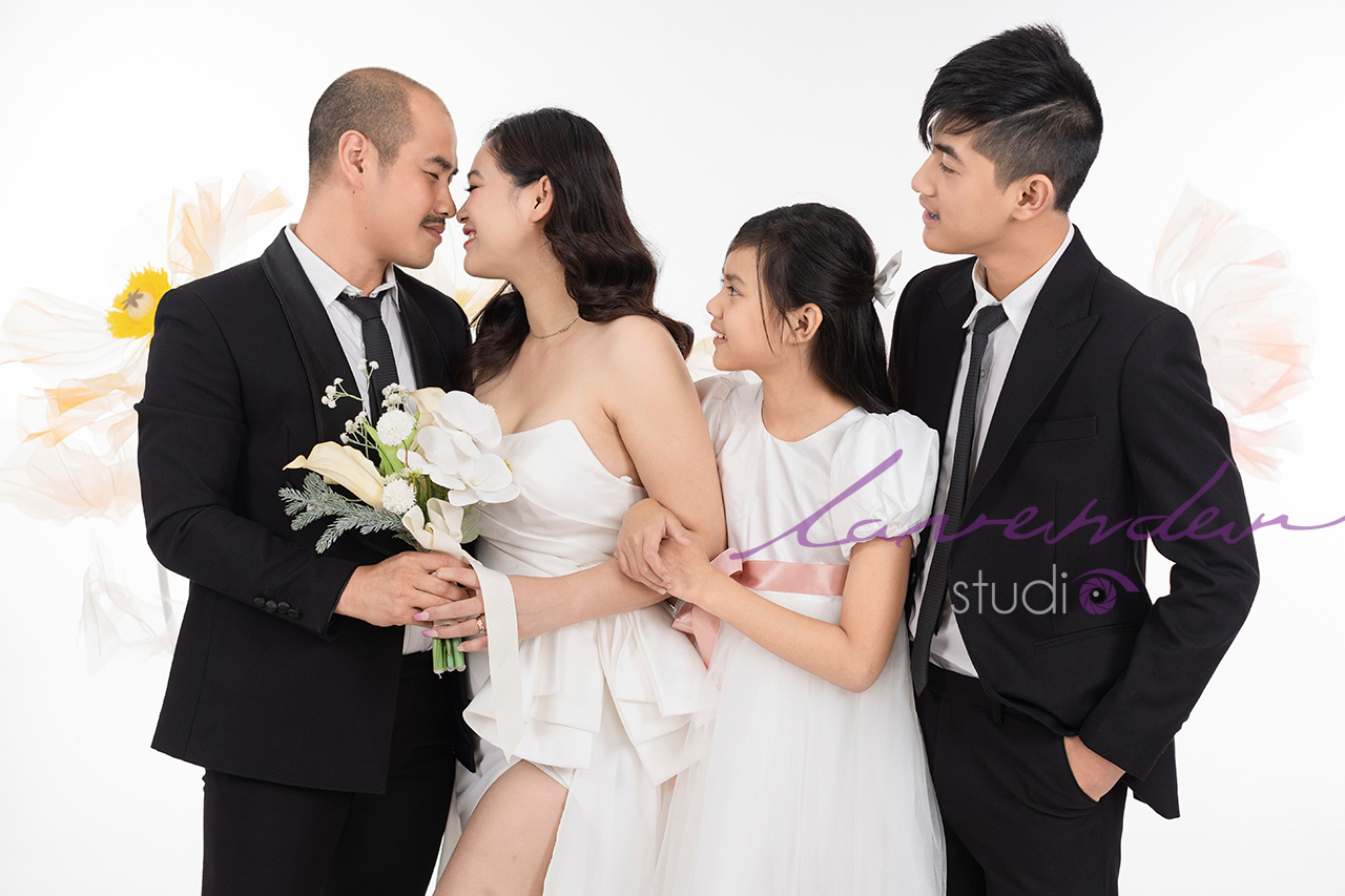 Giá chụp ảnh studio cùng gia đình kỷ niệm ngày cưới bao nhiêu tiền hiện nay