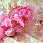 Hoa cưới một màu cho cô dâu cổ điển