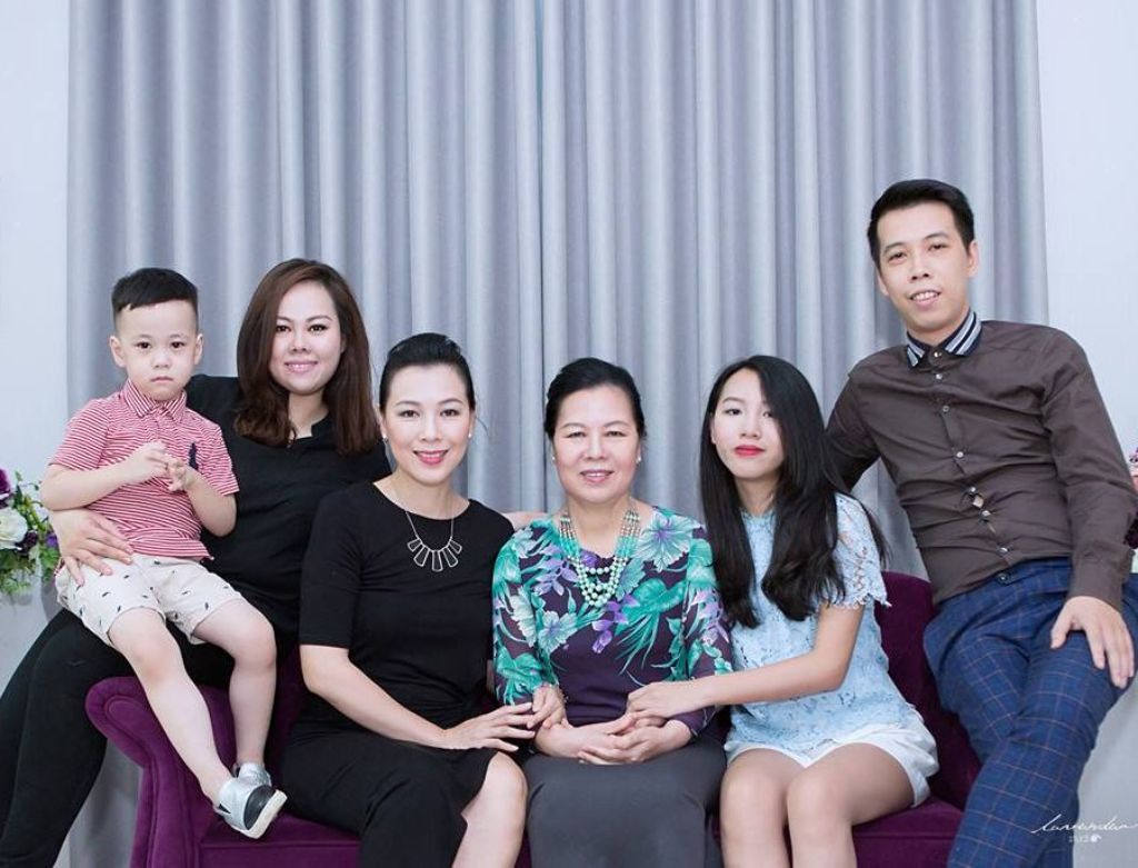Chụp ảnh gia đình đẹp tại nhà ở Lavender studio chi nhánh Hồ chí Minh