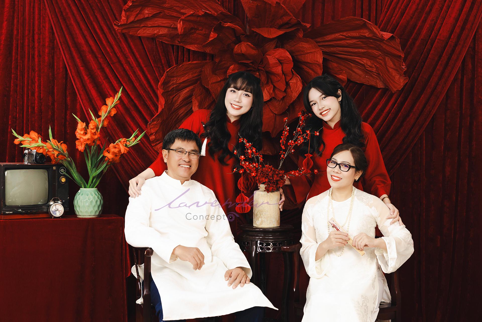Hướng dẫn các concept tạo dáng chụp ảnh Tết cùng gia đình đẹp nhất của Lavender studio