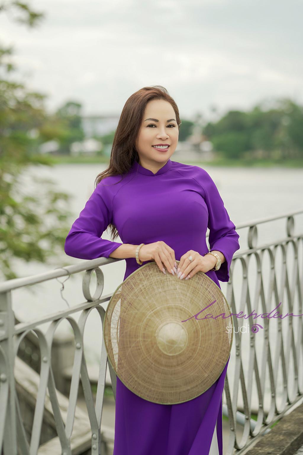 Thuê áo dài Huế chụp ảnh giá bao nhiêu tiền