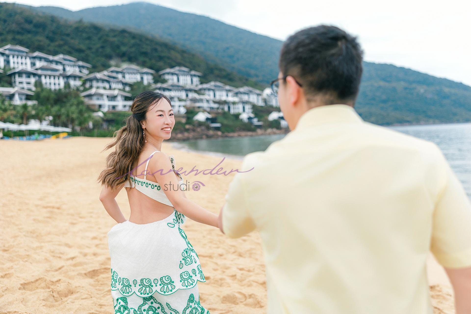 Thuê dịch vụ chụp ảnh couple ở biển Intercontinental Đà Nẵng