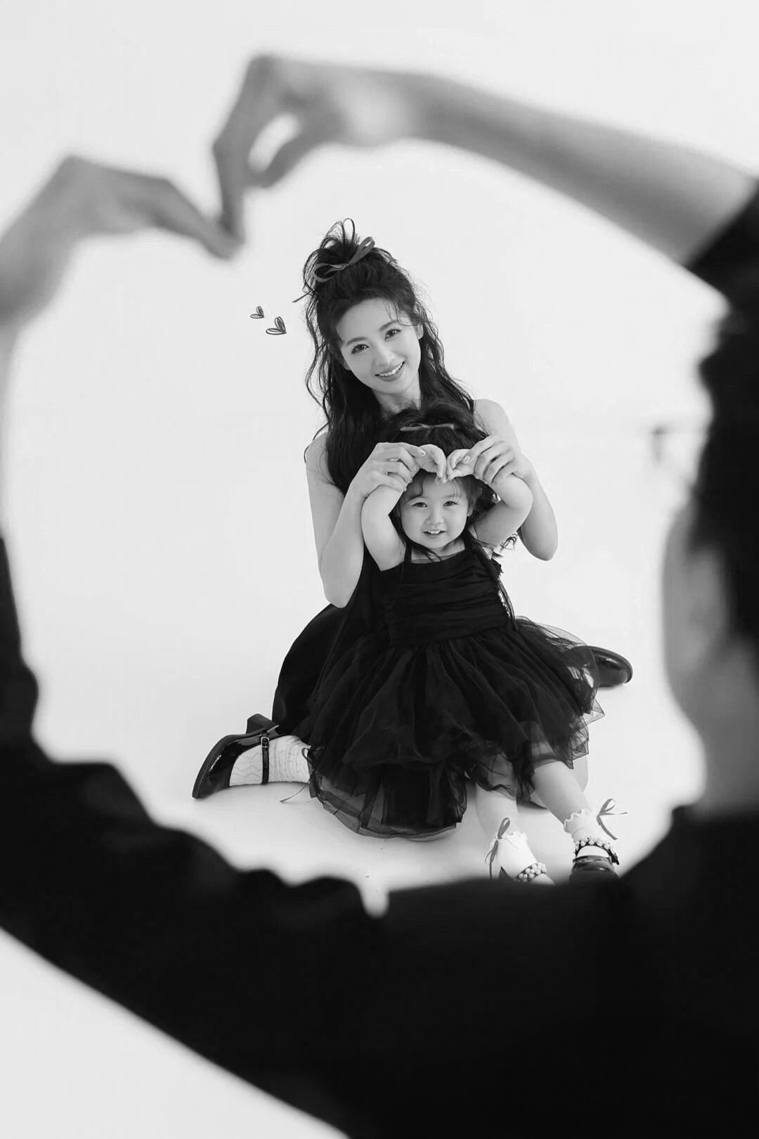 Ý tưởng chụp ảnh gia đình theo concept đen trắng