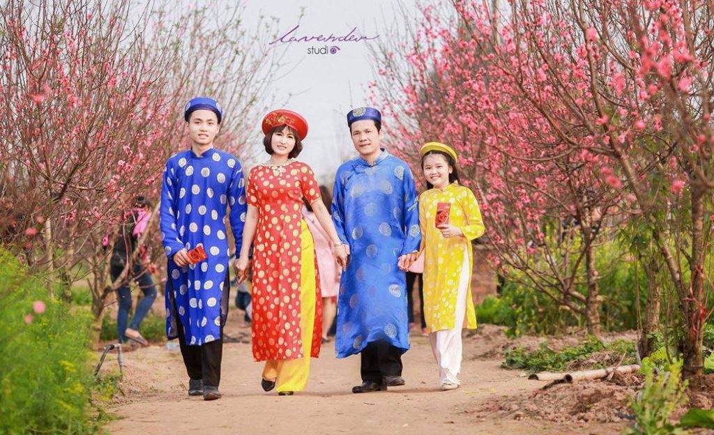 Chụp ảnh gia đình tại vườn hoa Nhật Tân - Lavender Studio