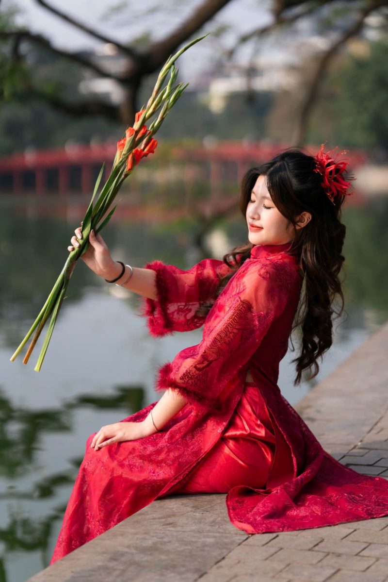 Gợi ý cách tạo dáng chụp ảnh áo dài cho nam, nữ, cặp đôi, gia đình đơn giản mà vẫn đẹp update 2026-2027