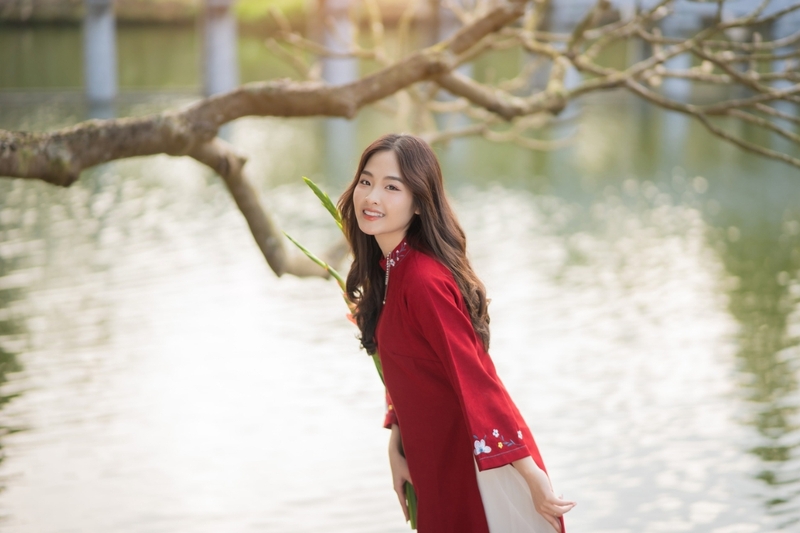 Tạo Dáng Chụp Ảnh Áo Dài Cho Nam và Nữ Tết 2026 - 2027: Đơn Giản Mà Cuốn Hút