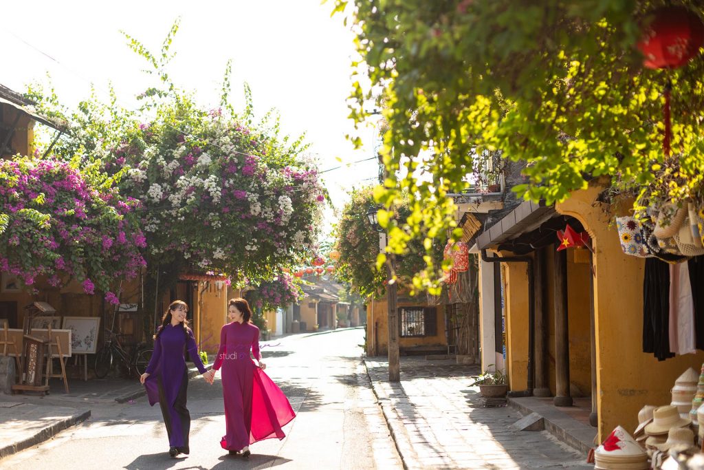 Tour chụp hình áo dài nhóm cùng bạn bè kết hợp du lịch ở Hội An